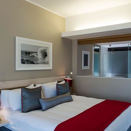 Radisson Blu Hotel, Port Elizabeth Buitenkant foto A bedroom at the Cape Town International Convention Centre