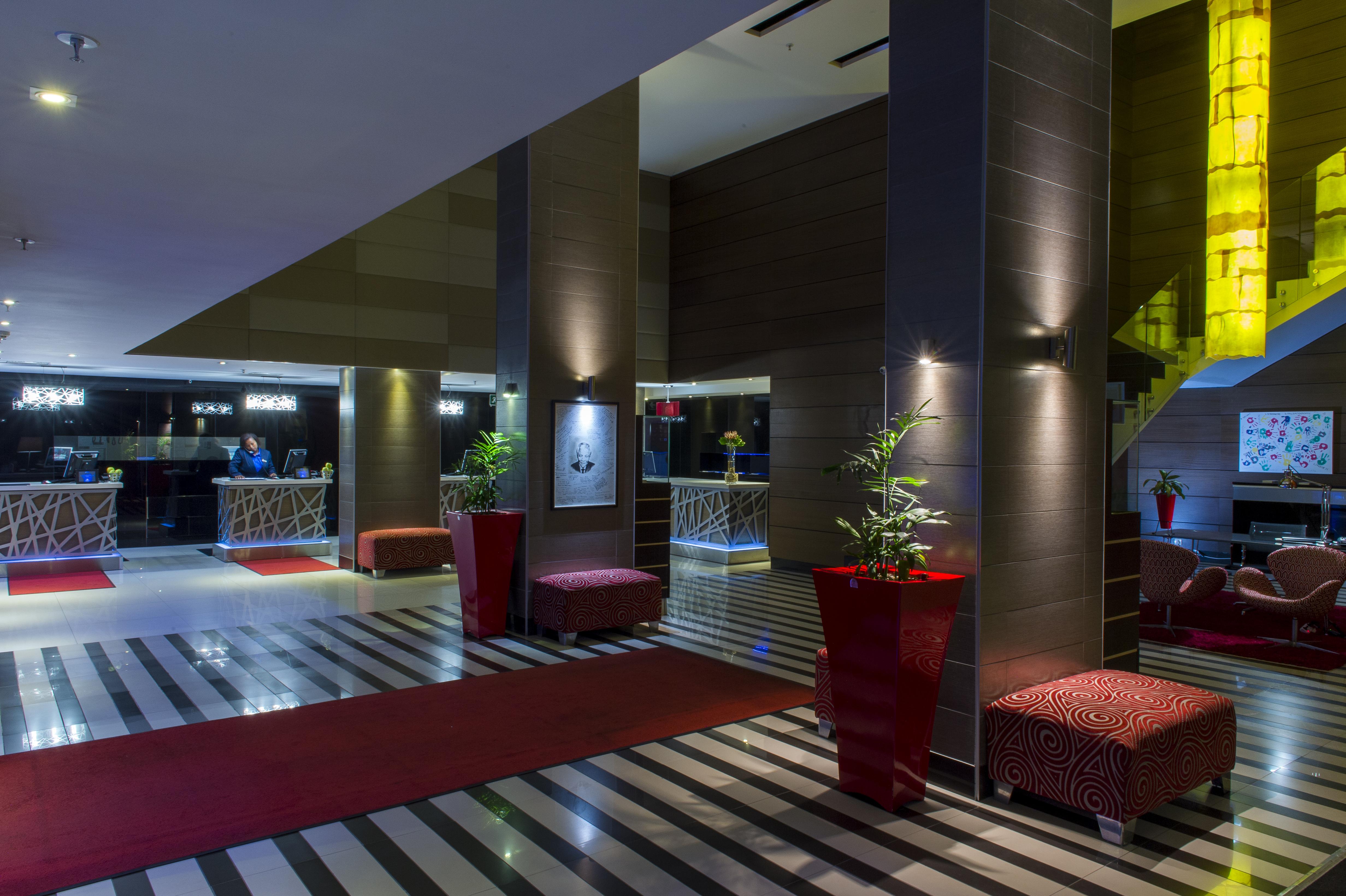 Radisson Blu Hotel, Port Elizabeth Buitenkant foto Lobby