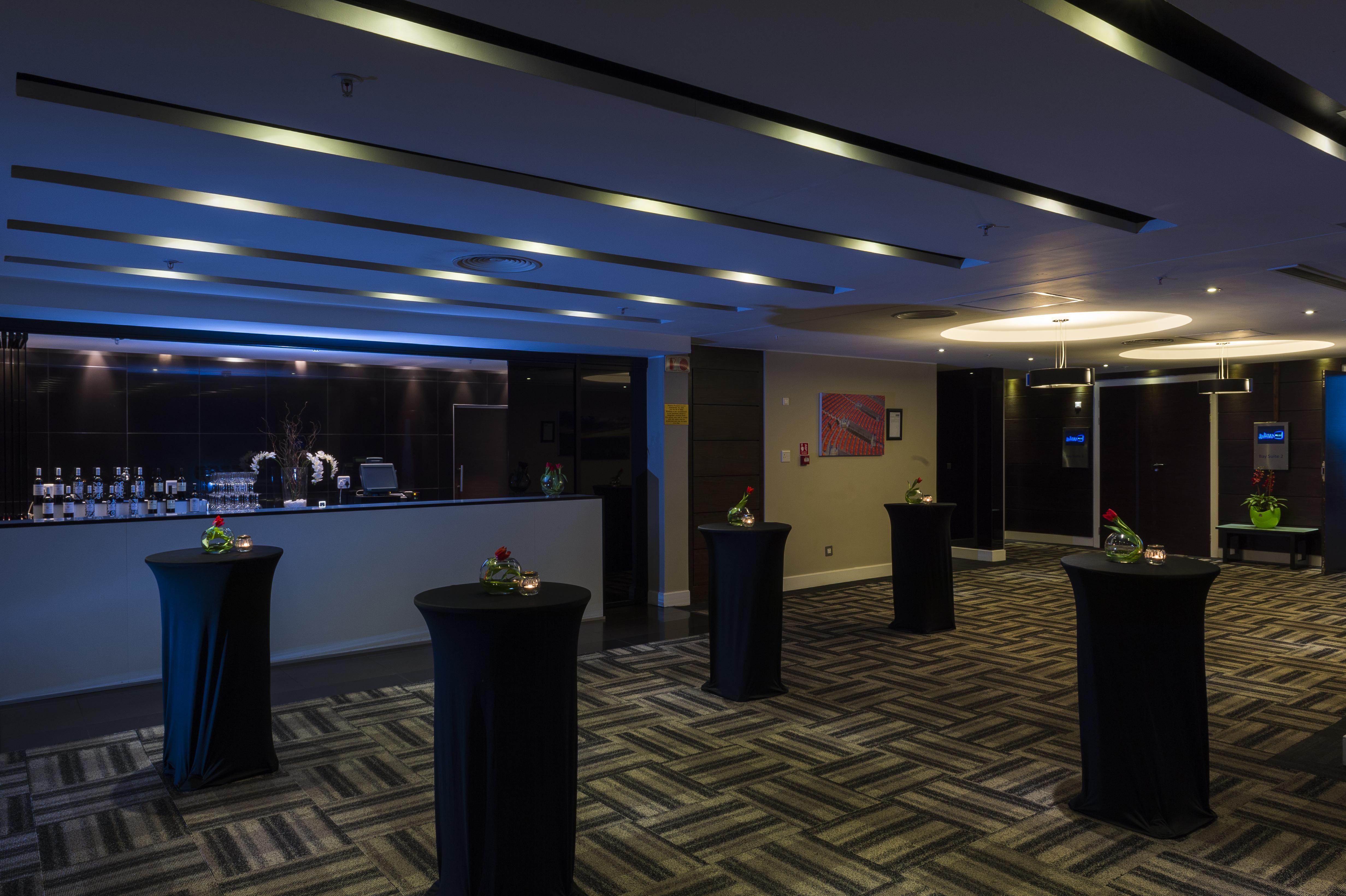 Radisson Blu Hotel, Port Elizabeth Buitenkant foto The bar at the 10th floor