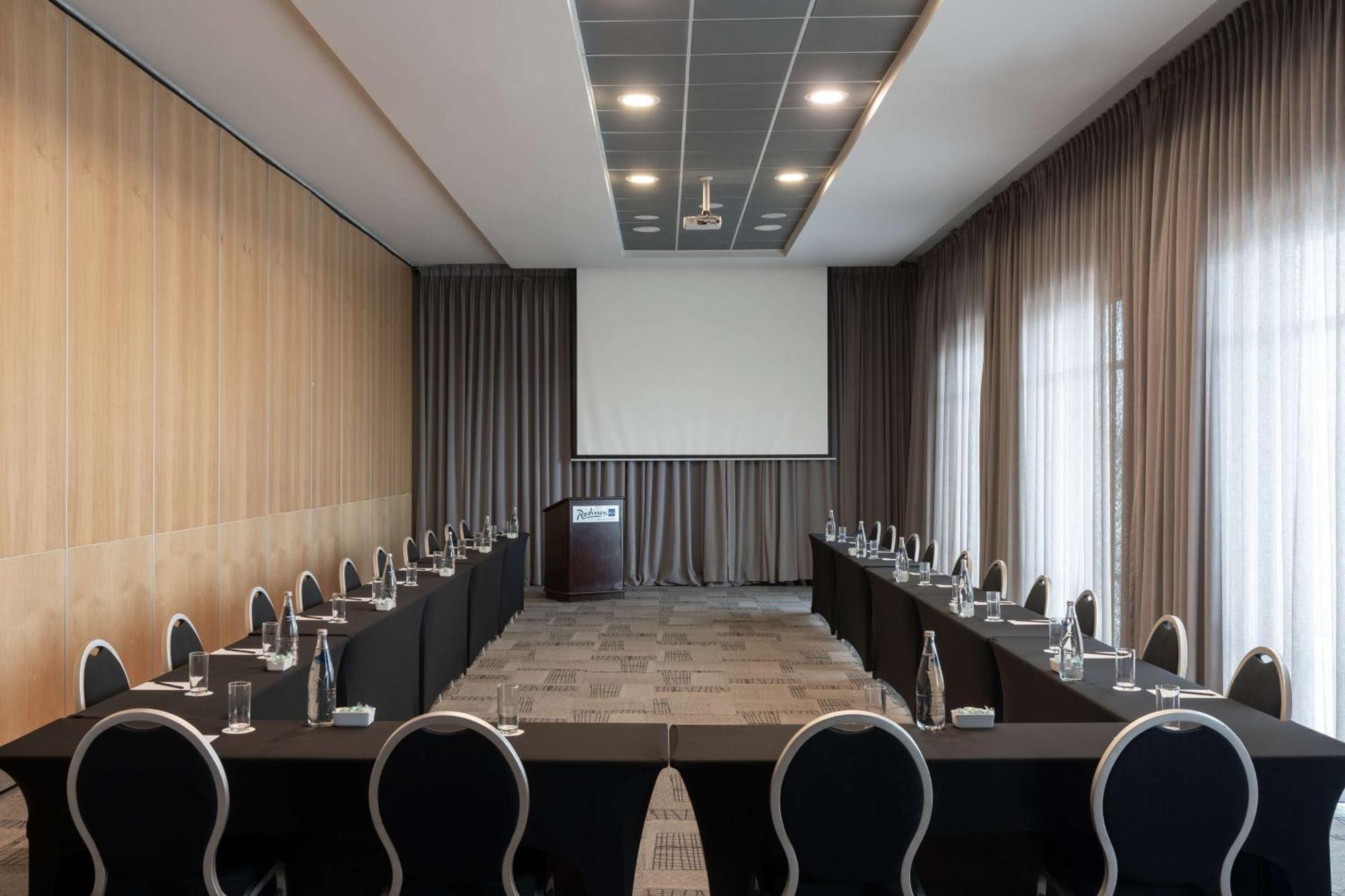 Radisson Blu Hotel, Port Elizabeth Buitenkant foto Meeting room