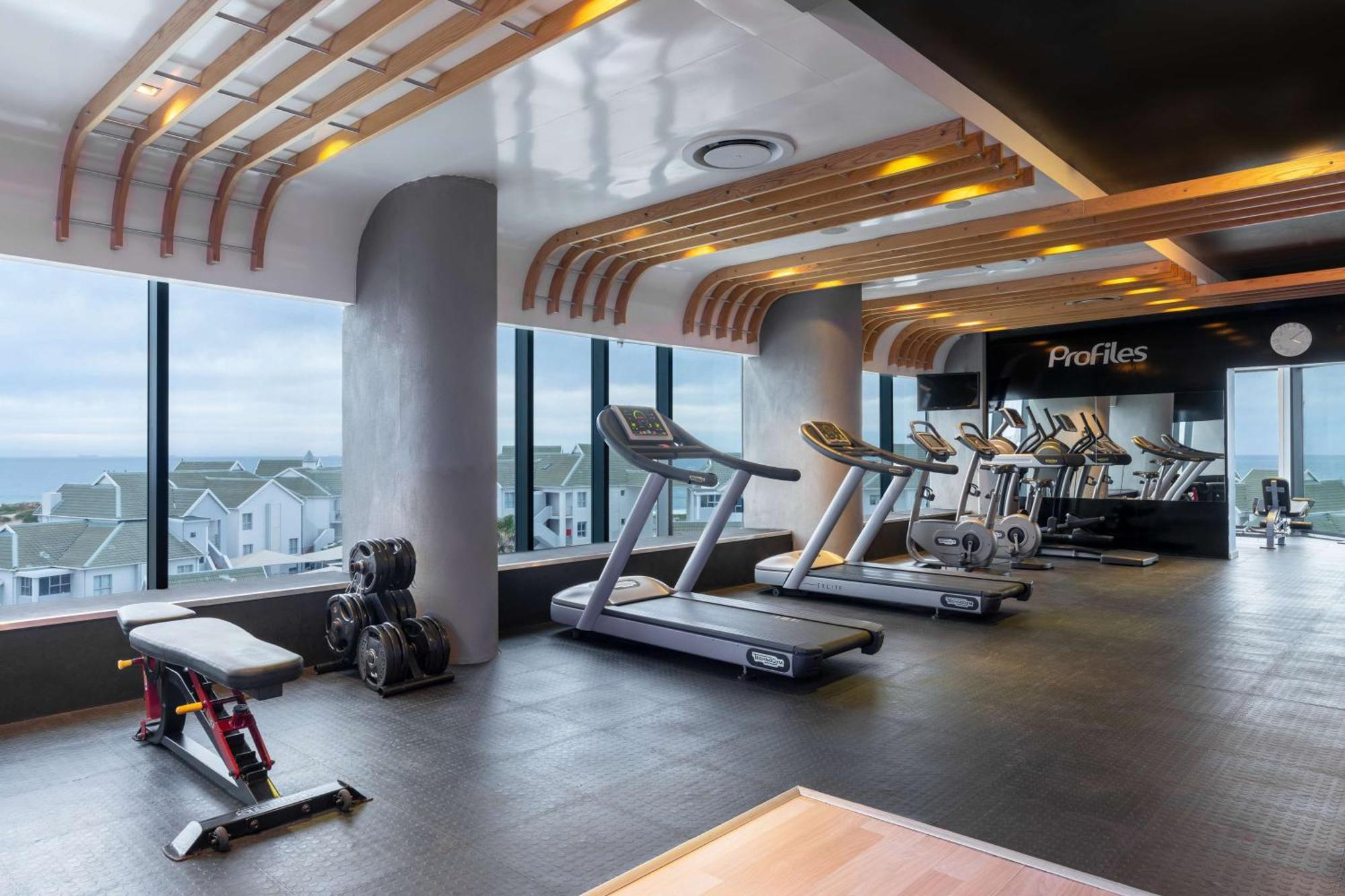Radisson Blu Hotel, Port Elizabeth Buitenkant foto The gym at the hotel