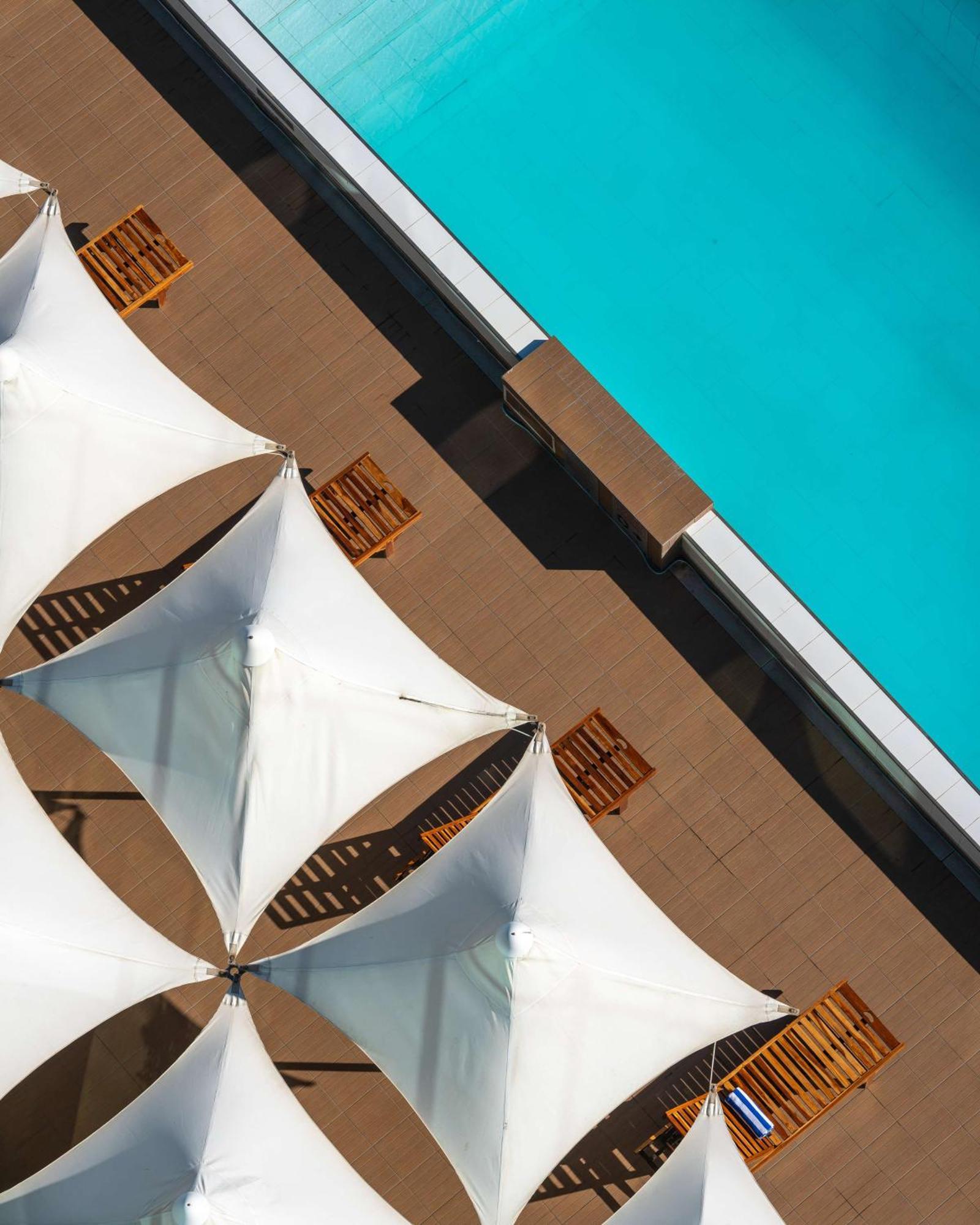 Radisson Blu Hotel, Port Elizabeth Buitenkant foto The pool at the hotel