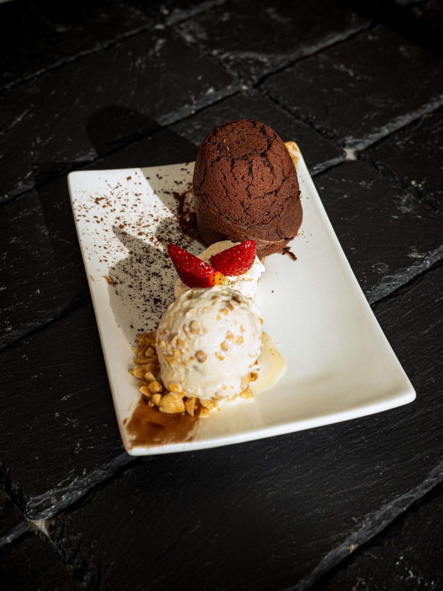 Radisson Blu Hotel, Port Elizabeth Buitenkant foto Chocolate bomb